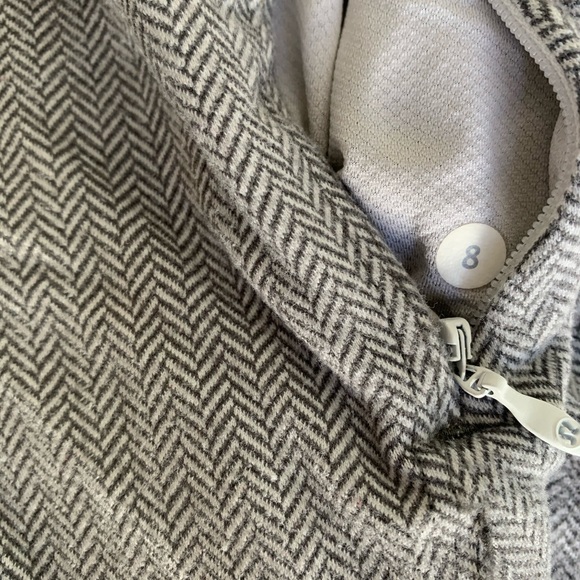 Lululemon women’s 3/4 zip - size 8 - Picture 8 of 8